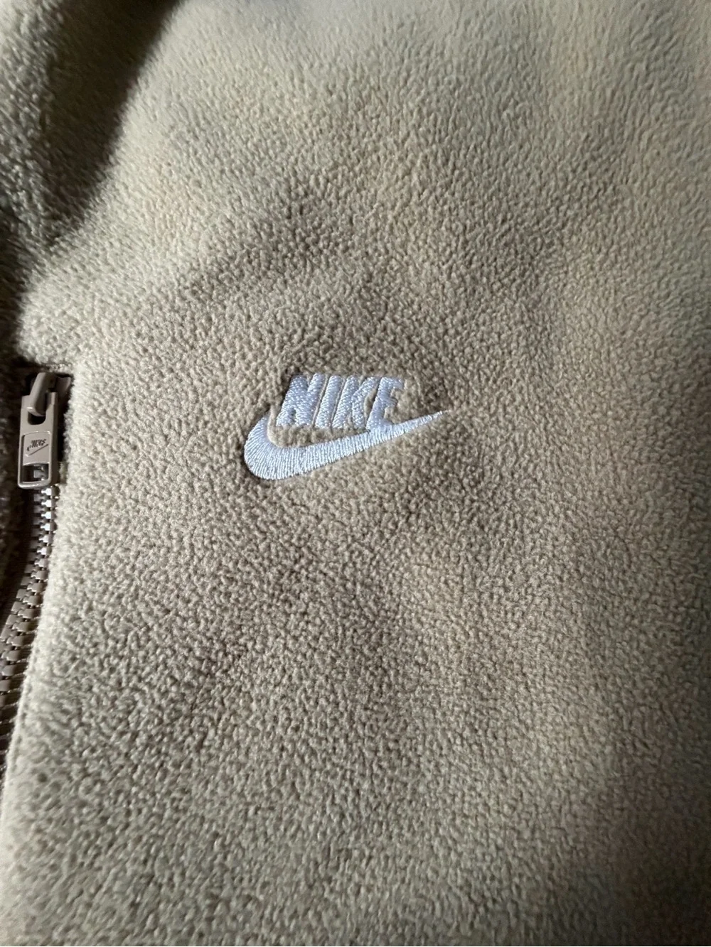 Nike Therma-Fit Beige Men’s Club Full Zip Winterized Vest Polyester Size XL NEW